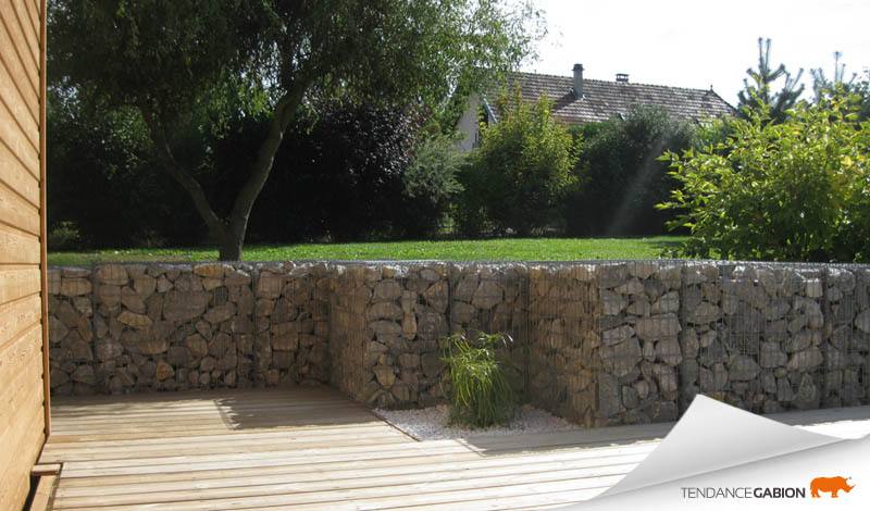 Tendance gabion, muret décoratif sur terrasse