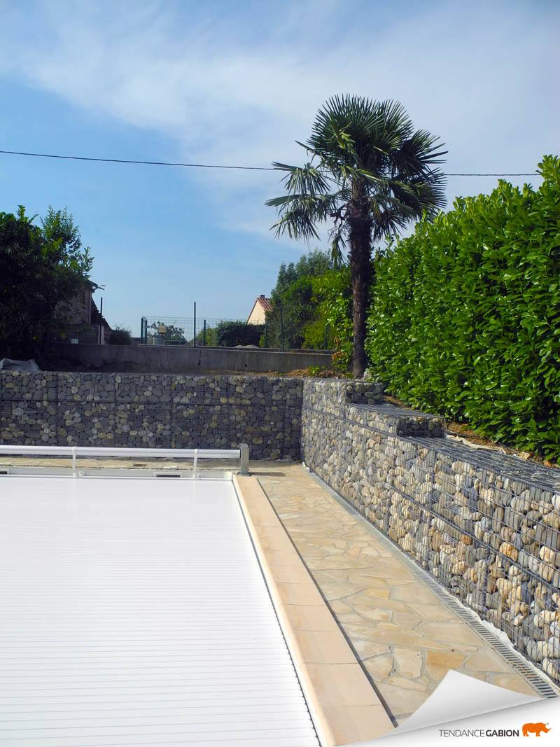  Tendance gabion, petit soutènement autour d'une piscine