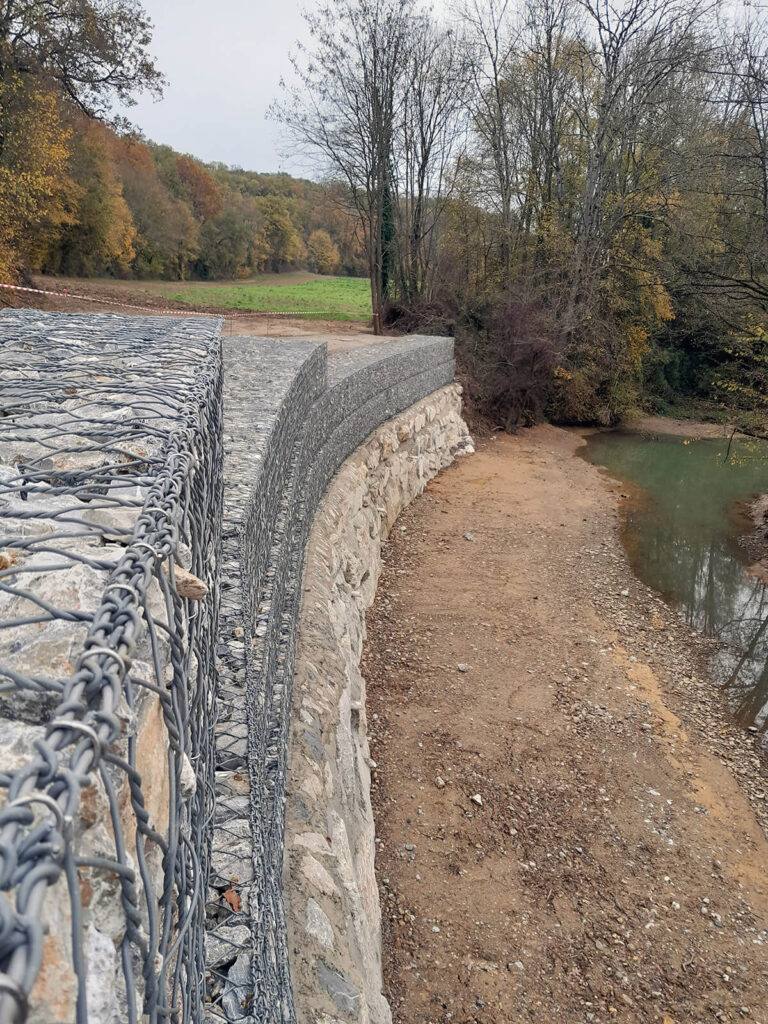 Mur de soutènement en gabion à maille double torsion, grillage souple, lutte contre l'érosion